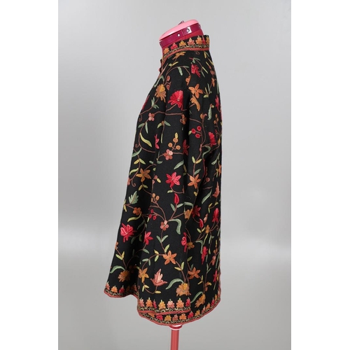 577 - LATE 19THC PAISLEY SHAWL & VARIOUS TEXTILES. A late 19thc Paisley wool shawl, some damages to the ed... 
