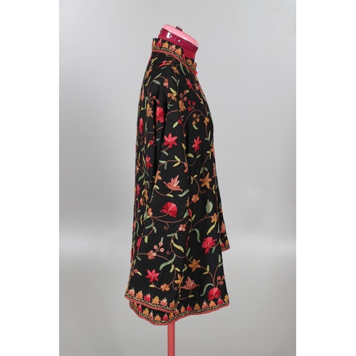 577 - LATE 19THC PAISLEY SHAWL & VARIOUS TEXTILES. A late 19thc Paisley wool shawl, some damages to the ed... 