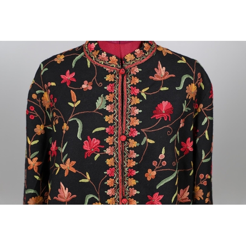 577 - LATE 19THC PAISLEY SHAWL & VARIOUS TEXTILES. A late 19thc Paisley wool shawl, some damages to the ed... 