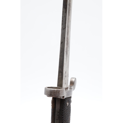 128 - A VICTORIAN MARTINI HENRY 1887 PATTERN BAYONET AND SCABBARD. With a 46 cm pointed single edged blade... 