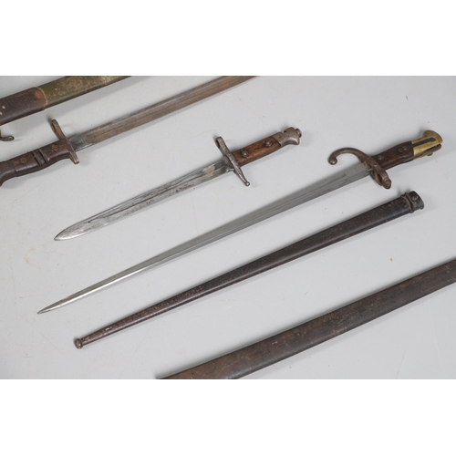 141 - A 1907 PATTERN BAYONET AND SCABBARD, FRENCH GRAS BAYONET AND OTHERS. A 1907 pattern bayonet by Remin... 