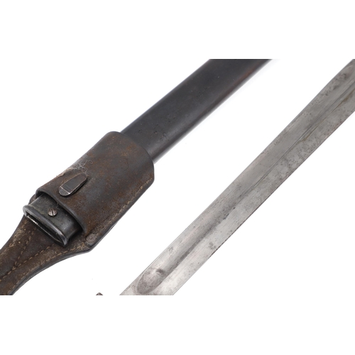 145 - A FIRST WORLD WAR GERMAN 'BUTHCER' BAYONET AND SCABBARD. A First World War German M1898 bayonet with... 