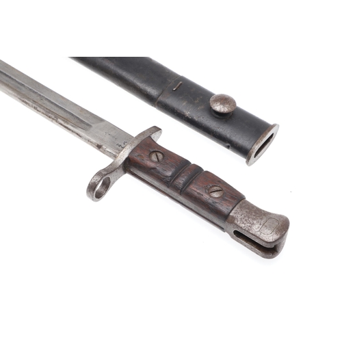 146 - A FIRST WORLD WAR REMINGTON 1913 PATTERN BAYONET AND SCABBARD. With a 43 cm pointed and fullered sin... 