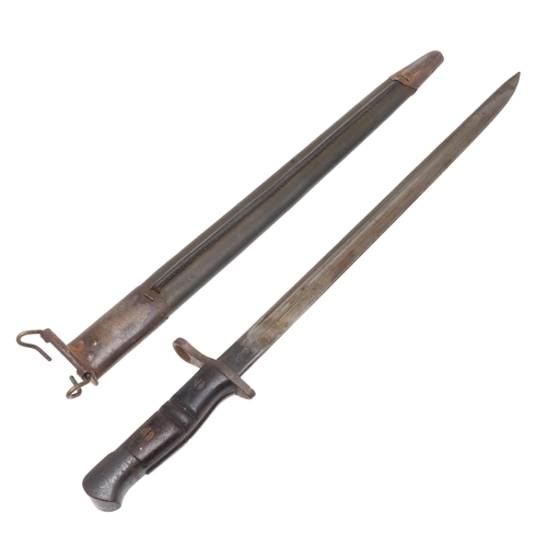 147 - A FIRST WORLD WAR REMINGTON 1913 PATTERN BAYONET AND SCABBARD. With a 43 cm pointed and fullered sin... 