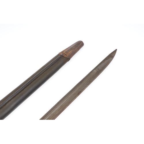 147 - A FIRST WORLD WAR REMINGTON 1913 PATTERN BAYONET AND SCABBARD. With a 43 cm pointed and fullered sin... 