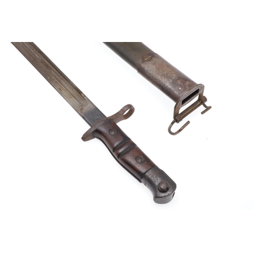 147 - A FIRST WORLD WAR REMINGTON 1913 PATTERN BAYONET AND SCABBARD. With a 43 cm pointed and fullered sin... 