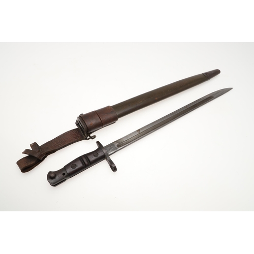 152 - AN AMERICAN REMINGTON FIRST WORLD WAR 1917 PATTERN BAYONET AND SCABBARD. A 1917 pattern bayonet with... 