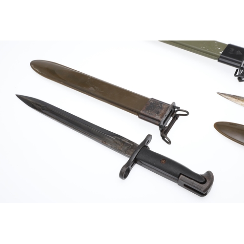 156 - TWO AMERICAN 1943 PATTERN M1 BAYONETS AND SCABBARDS. Each with 24.5 cm pointed, single edged blades ... 