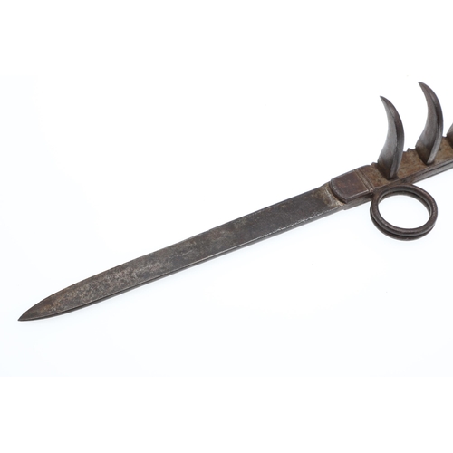 160 - AN INDIAN BAGH NAKH OR TIGER'S CLAW KNIFE. A straight bladed Indian Bagh Nakh with two finger rings ... 