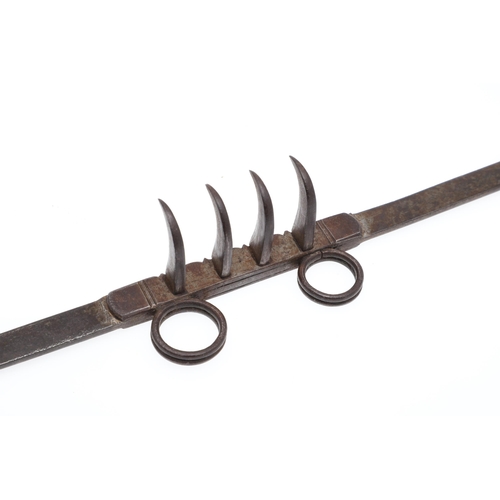 160 - AN INDIAN BAGH NAKH OR TIGER'S CLAW KNIFE. A straight bladed Indian Bagh Nakh with two finger rings ... 