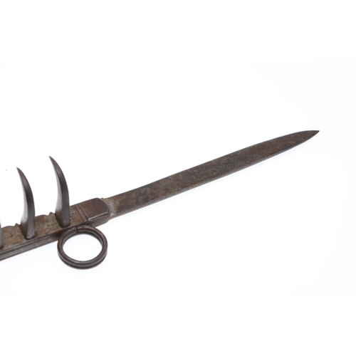 160 - AN INDIAN BAGH NAKH OR TIGER'S CLAW KNIFE. A straight bladed Indian Bagh Nakh with two finger rings ... 