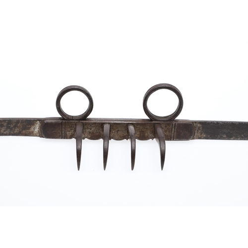 160 - AN INDIAN BAGH NAKH OR TIGER'S CLAW KNIFE. A straight bladed Indian Bagh Nakh with two finger rings ... 