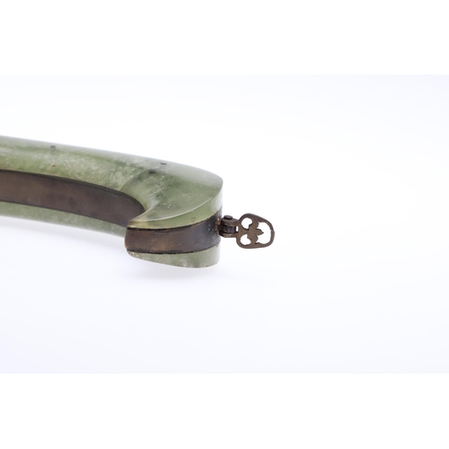 162 - A FINE NORTH INDIAN 19TH CENTURY JADE HANDLED PESH KABZ KNIFE AND SCABBARD. A Pesh Kabz type dagger ... 