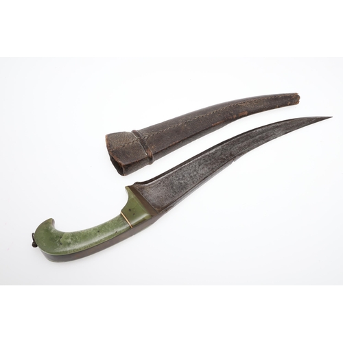 162 - A FINE NORTH INDIAN 19TH CENTURY JADE HANDLED PESH KABZ KNIFE AND SCABBARD. A Pesh Kabz type dagger ... 