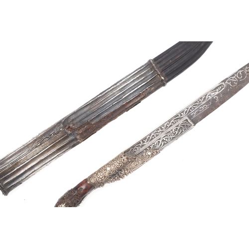 165 - A FINELY DECORATED SINHALESE PIHA KAETTA KNIFA. A traditional Sri Lankan dagger with a 14 cm blade w... 