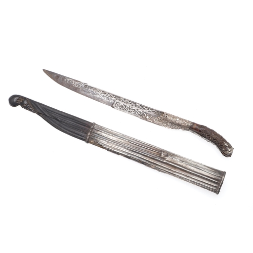 165 - A FINELY DECORATED SINHALESE PIHA KAETTA KNIFA. A traditional Sri Lankan dagger with a 14 cm blade w... 