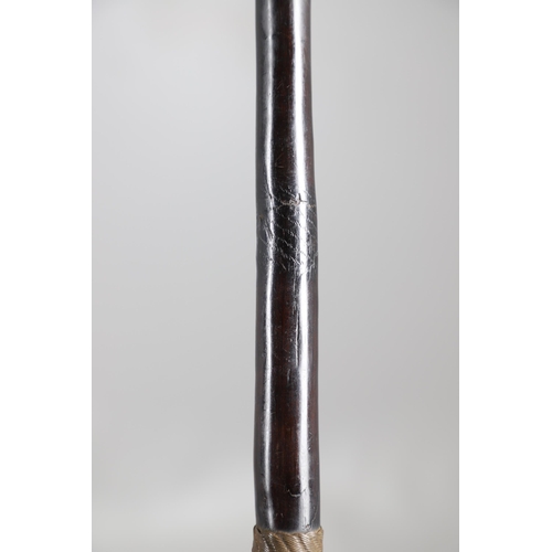 167 - A 19TH CENTURY SOUTH AFRICAN ASSAGAI OR STABBING SPEAR. With a 24.5 cm leaf shaped blade on a decora... 