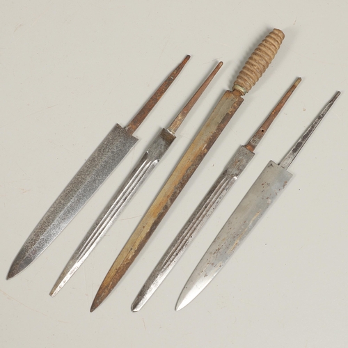 182 - AN INTERESTING COLLECTION OF FIVE SECOND WORLD WAR GERMAN DAGGER BLADES. A collection of five dagger... 