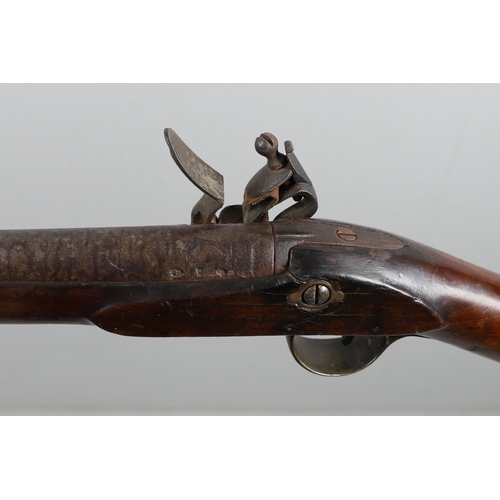 19 - A LATE 18TH CENTURY FLINTLOCK GUN BY MORRIS. With a 94cm tapering barrel with proof marks and decora... 