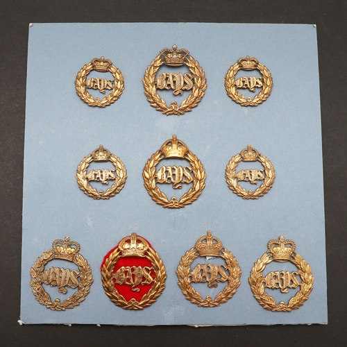 190 - AN INTERESTING COLLECTION OF 2ND DRAGOON GUARDS CAP AND COLLAR BADGES. A set of 'BAYS' 2nd Dragoon G... 