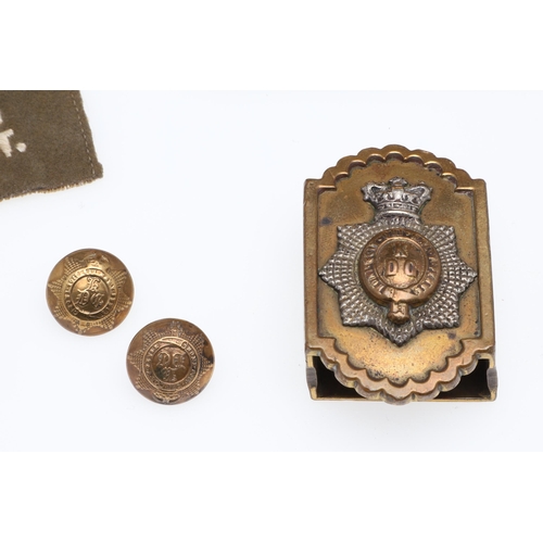 194 - A COLLECTION OF DRAGOON GUARDS BADGES AND INSIGNIA INCLUDING CLOTH BADGES. A mixed collection of Dra... 