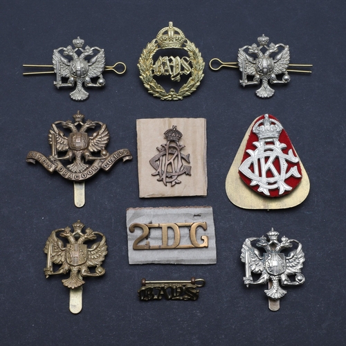 198 - A COLLECTION OF DRAGOON GUARDS BADGES AND INSIGNIA. A collection of badges including a pair of 1st K... 