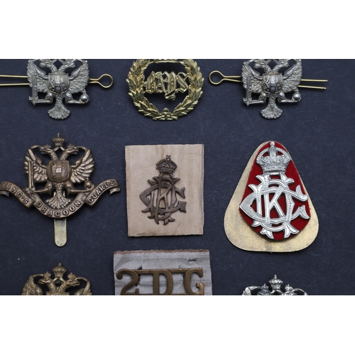 198 - A COLLECTION OF DRAGOON GUARDS BADGES AND INSIGNIA. A collection of badges including a pair of 1st K... 