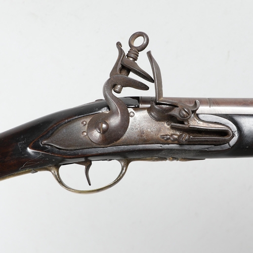 20 - A FLINTLOCK MUSKETOON BY GRIFFIN OF LONDON. A Musketoon with a 76cm flared barrel marked with a star... 