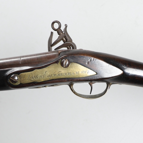 20 - A FLINTLOCK MUSKETOON BY GRIFFIN OF LONDON. A Musketoon with a 76cm flared barrel marked with a star... 