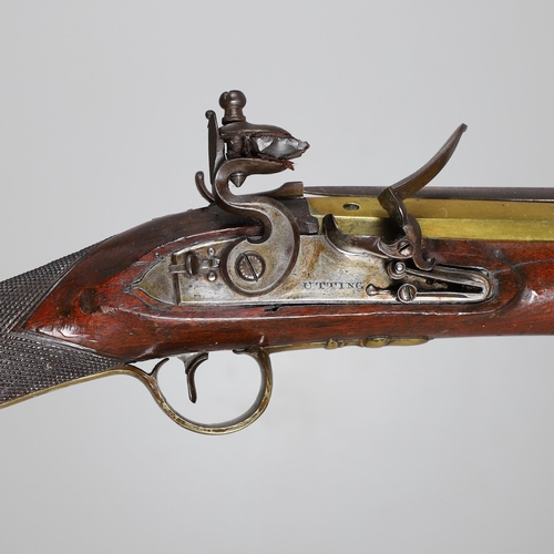 21 - AN EARLY 19TH CENTURY BLUNDERBUSS MARKED FOR UTTING OF LONDON. A blunderbuss with 39 cm brass barrel... 