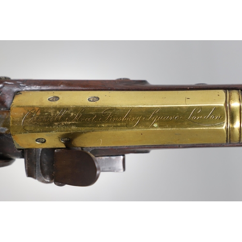 21 - AN EARLY 19TH CENTURY BLUNDERBUSS MARKED FOR UTTING OF LONDON. A blunderbuss with 39 cm brass barrel... 