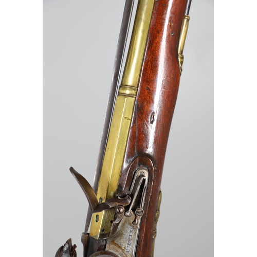 21 - AN EARLY 19TH CENTURY BLUNDERBUSS MARKED FOR UTTING OF LONDON. A blunderbuss with 39 cm brass barrel... 