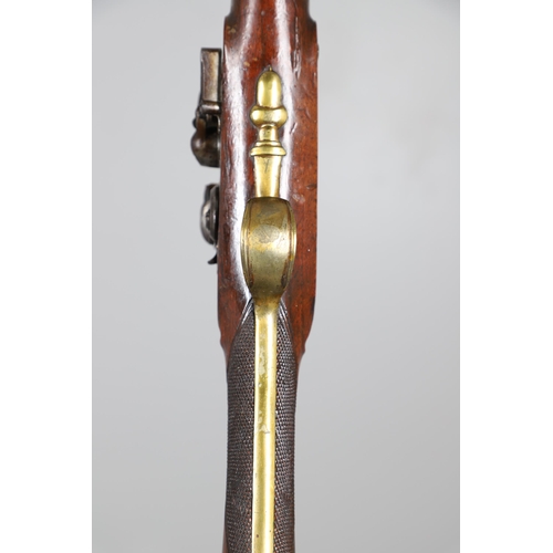 21 - AN EARLY 19TH CENTURY BLUNDERBUSS MARKED FOR UTTING OF LONDON. A blunderbuss with 39 cm brass barrel... 