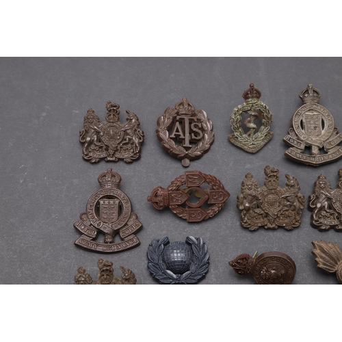 213 - A COLLECTION OF SECOND WORLD WAR ECONOMY ISSUE CAP AND OTHER BADGES. a collection of Second World Wa... 