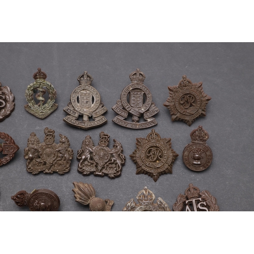 213 - A COLLECTION OF SECOND WORLD WAR ECONOMY ISSUE CAP AND OTHER BADGES. a collection of Second World Wa... 