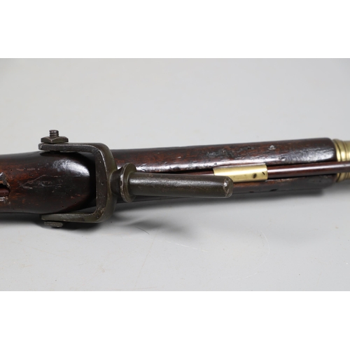 22 - AN ENORMOUS LATE 18TH CENTURY SHIP MOUNTED CUSTOMS FLINTLOCK MUSKETOON. With a 67 cm barrel, flared ... 