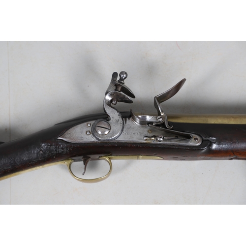 22 - AN ENORMOUS LATE 18TH CENTURY SHIP MOUNTED CUSTOMS FLINTLOCK MUSKETOON. With a 67 cm barrel, flared ... 