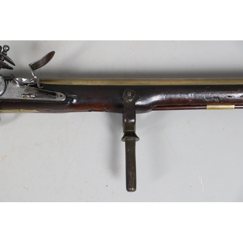 22 - AN ENORMOUS LATE 18TH CENTURY SHIP MOUNTED CUSTOMS FLINTLOCK MUSKETOON. With a 67 cm barrel, flared ... 