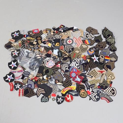 224 - AN EXTENSIVE COLLECTION OF ARMY AND AIR FORCE UNIFORM PATCHES AND RANK INSIGNIA. An extensive collec... 