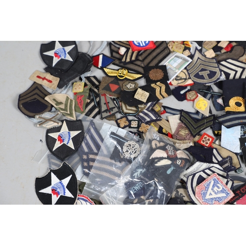 224 - AN EXTENSIVE COLLECTION OF ARMY AND AIR FORCE UNIFORM PATCHES AND RANK INSIGNIA. An extensive collec... 