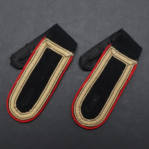 236 - A PAIR OF SECOND WORLD WAR GERMAN WAFFEN-SS ARTILLERY SHOULDER STRAPS. A pair of Waffen-SS Artillery... 