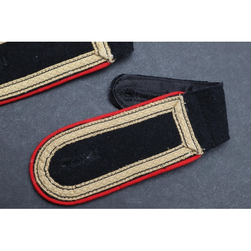 236 - A PAIR OF SECOND WORLD WAR GERMAN WAFFEN-SS ARTILLERY SHOULDER STRAPS. A pair of Waffen-SS Artillery... 