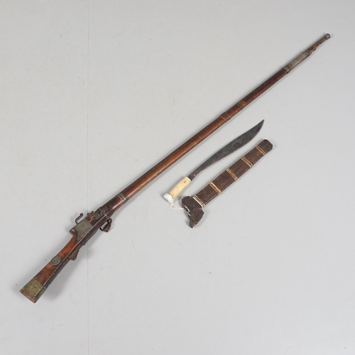 26 - A 19TH CENTURY MATCHLOCK LONG GUN. With a 119 cm barrel tapering from octagonal to round with decora... 