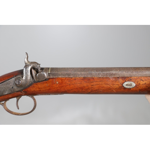 27 - A 19TH CENTURY PERCUSSION SPORTING GUN. With a 79 cm barrel tapering from octagonal to round, marked... 