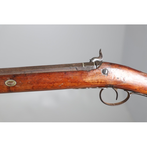 27 - A 19TH CENTURY PERCUSSION SPORTING GUN. With a 79 cm barrel tapering from octagonal to round, marked... 