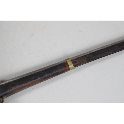 31 - A RUSSIAN 1845 PATTERN PERCUSSION MUSKET DATED 1853. With a 108cm tapering round barrel with various... 