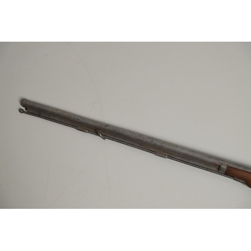 33 - A MID 19TH CENTURY PERCUSSION GUN. A rifle style gun with a 76cm barrel, approximately 13.5mm at the... 