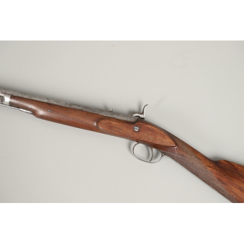 33 - A MID 19TH CENTURY PERCUSSION GUN. A rifle style gun with a 76cm barrel, approximately 13.5mm at the... 