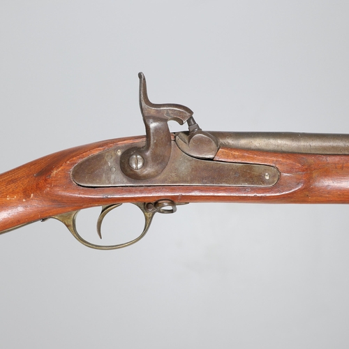 AN 1856 PATTERN PERCUSSION FIRING RIFLE. With a 90 cm barrel with