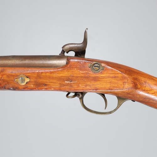 34 - AN 1856 PATTERN PERCUSSION FIRING RIFLE. With a 90 cm barrel with two band fixings, indistict  stamp... 